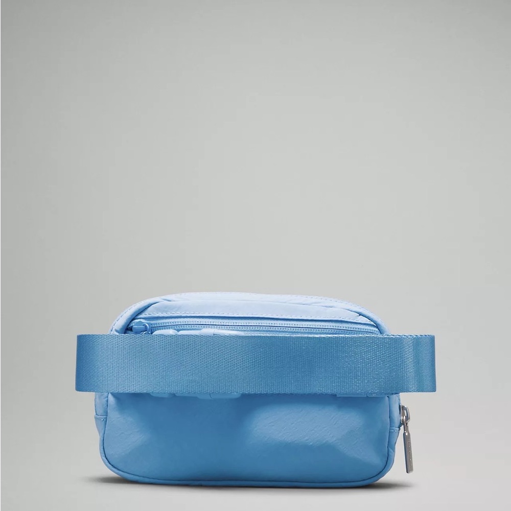Lululemon Everywhere Belt Bag 1L- aero Blue - Picture 7 of 9